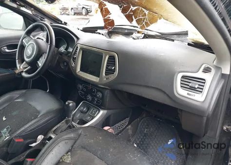 2018 Jeep Compass Latitude 4X4 from USA, damaged, VIN 3C4NJDBB9JT245408